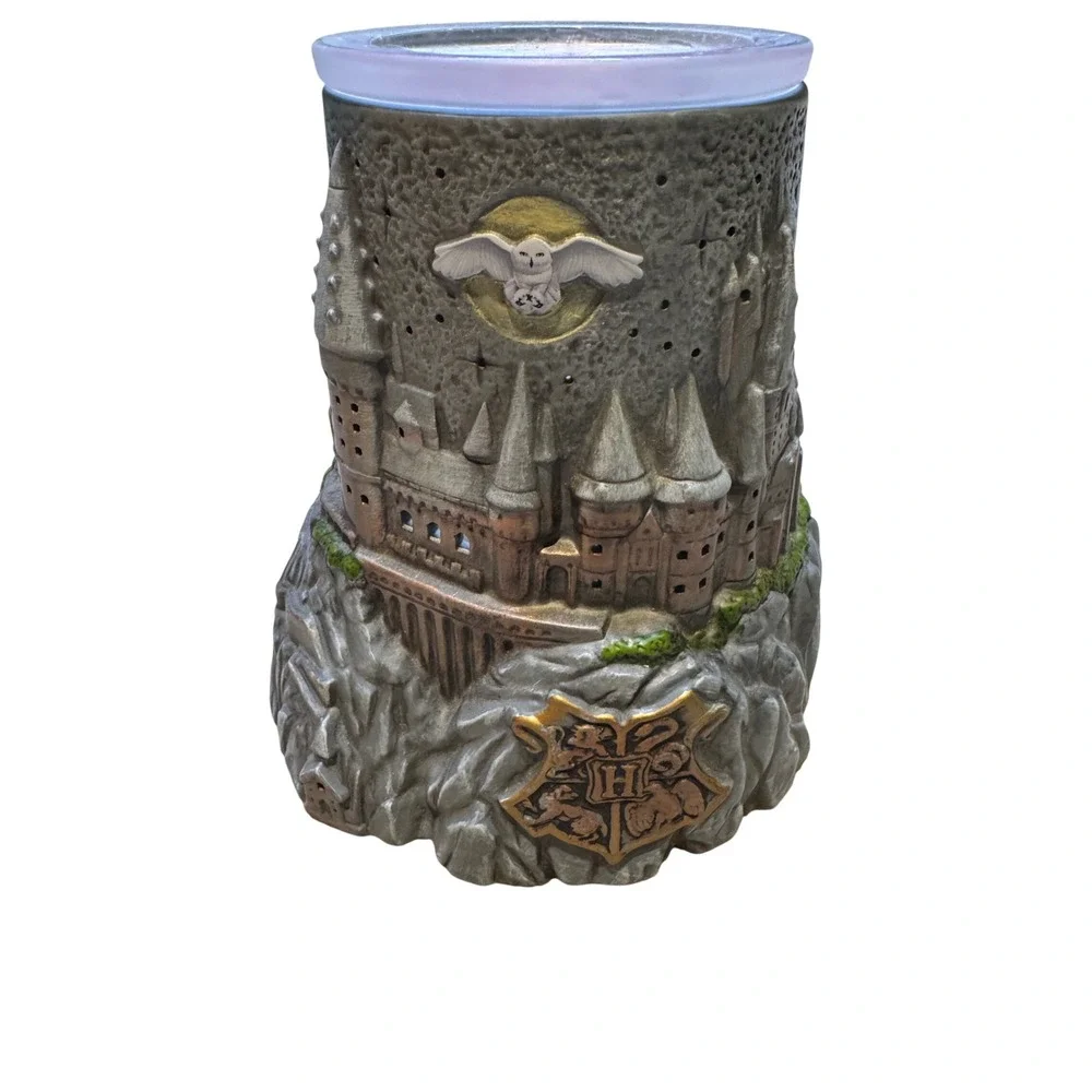 Scentsy Harry Potter Hogwarts Castle Wax Warmer & Slytherin Wax Bar Bundle‎